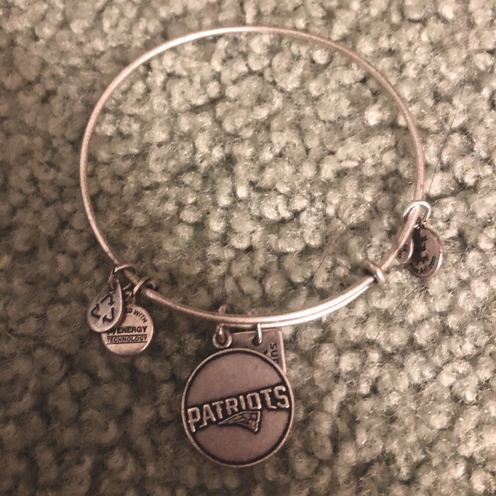 alex and ani patriots silver bracelet 🤍